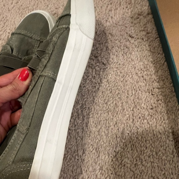 Blowfish Malibu sneaker…MINT Condition! - Picture 6 of 9